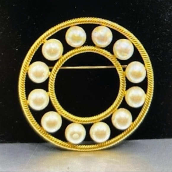 Givenchy brooch vintage faux pearl gold tone - Picture 1 of 1